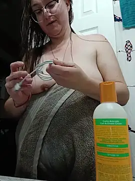 HTXBELLE online show from November 25, 2025, 3:34 pm