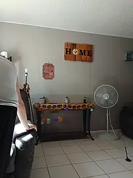 HTXBELLE online show from November 5, 2025, 7:28 pm