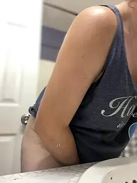 HTXBELLE online show from April 18, 2026, 8:42 pm