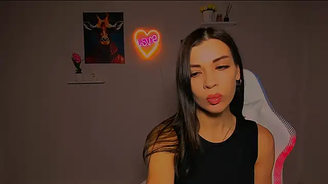 Snapshot of KetiWils chatting on March 18, 2025, 4:18 am KetiWils online show from March 18, 2025, 4:18 am