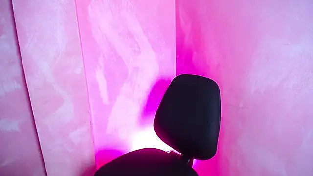 Snapshot of Guxplo_ chatting on March 10, 2025, 8:23 pm Guxplo  online show from March 10, 2025, 8:23 pm