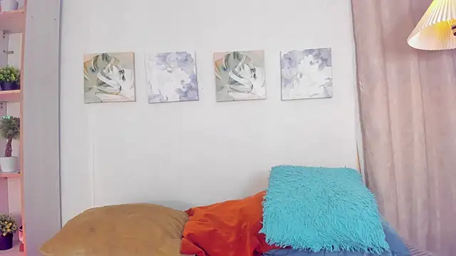 iiangel  online show from February 15, 2026, 7:51 am