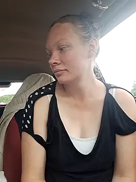 redsparrowXxXx online show from April 18, 2026, 7:00 am