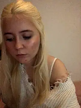 Snapshot of Blondie_Sofia_Essexbabe chatting on November 5, 2025, 8:34 pm Blondie Sofia Essexbabe online show from November 5, 2025, 8:34 pm