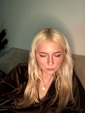 Snapshot of Blondie_Sofia_Essexbabe chatting on December 17, 2025, 11:32 pm Blondie Sofia Essexbabe online show from December 17, 2025, 11:32 pm