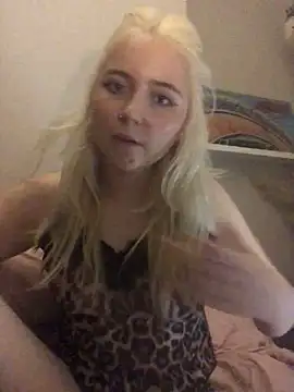 Snapshot of Blondie_Sofia_Essexbabe chatting on November 7, 2025, 12:15 am Blondie Sofia Essexbabe online show from November 7, 2025, 12:15 am