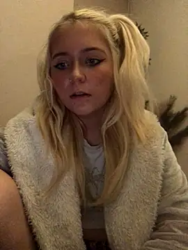 Snapshot of Blondie_Sofia_Essexbabe chatting on October 27, 2025, 12:44 am Blondie Sofia Essexbabe online show from October 27, 2025, 12:44 am