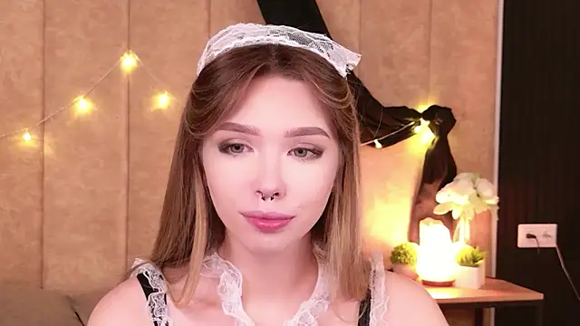 Sierra Fane online show from November 23, 2025, 10:47 am