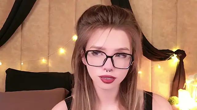 Sierra Fane online show from December 14, 2025, 11:05 am