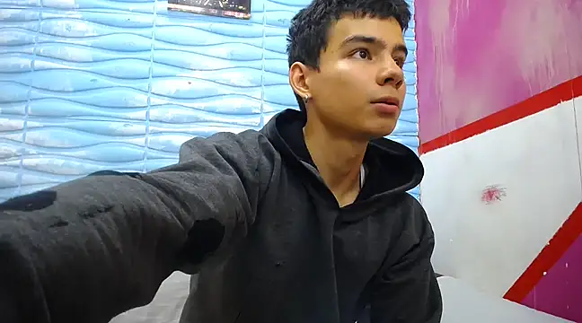 seigfried0 online show from March 17, 2025, 7:58 pm