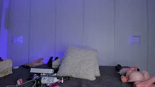 sasha riverss online show from February 26, 2026, 7:47 pm