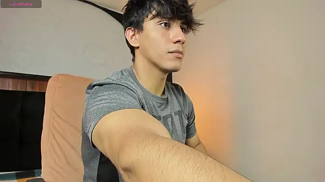 Snapshot of Allex_Cano chatting on February 3, 2026, 6:22 am Allex Cano online show from February 3, 2026, 6:22 am