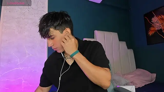 Snapshot of Allex_Cano chatting on December 20, 2025, 11:02 am Allex Cano online show from December 20, 2025, 11:02 am