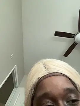 Snapshot of Deshay30 chatting on November 12, 2025, 10:13 pm Deshay30 online show from November 12, 2025, 10:13 pm