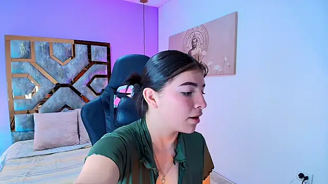 Zamira Taylor online show from November 4, 2025, 7:39 pm