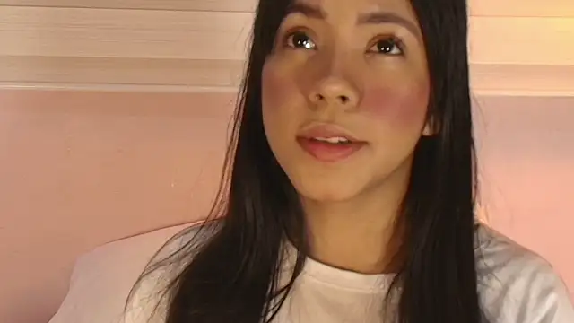 Snapshot of emily_sweett24 chatting on November 16, 2025, 12:32 pm emily sweett24 online show from November 16, 2025, 12:32 pm