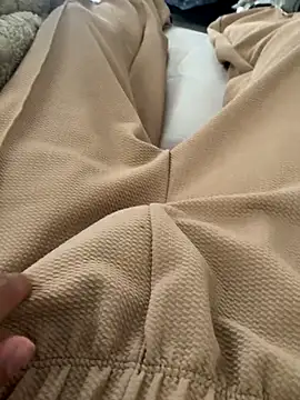 Snapshot of eross_chipre_ chatting on September 27, 2025, 5:52 pm eross chipre online show from September 27, 2025, 5:52 pm