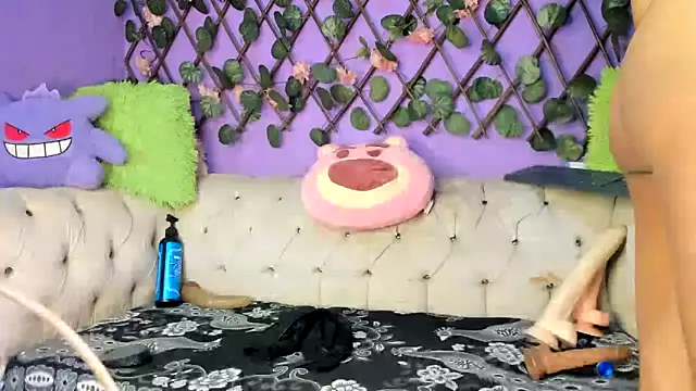 amydelahozgomez online show from September 19, 2025, 5:11 am