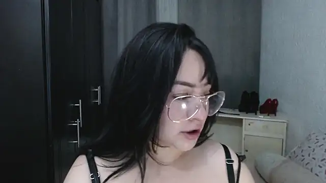 EngelCristaly online show from June 2, 2026, 4:45 am