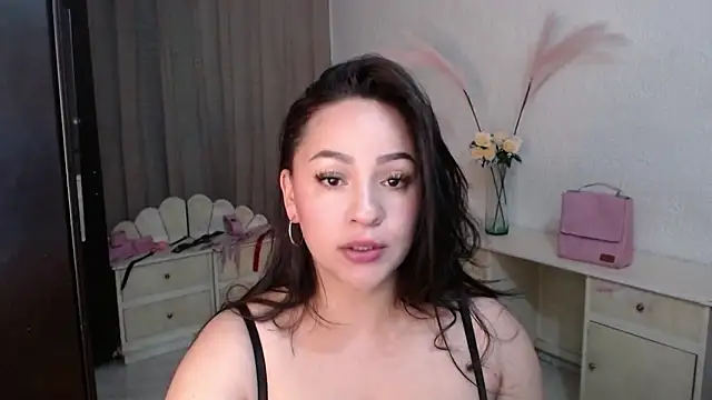 EngelCristaly online show from November 3, 2025, 3:23 am