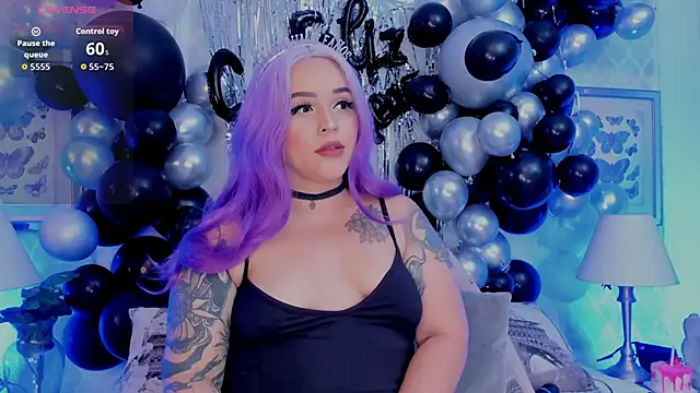 Snapshot of Carlaguzman_ chatting on October 18, 2025, 3:47 pm Carlaguzman online show from October 18, 2025, 3:47 pm