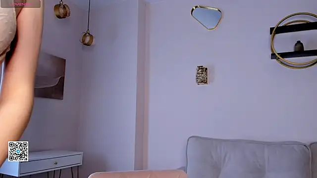 SunnivaCovil online show from March 5, 2025, 5:50 pm