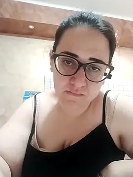 Snapshot of Dolcecurvy chatting on November 18, 2025, 8:17 am Dolcecurvy online show from November 18, 2025, 8:17 am