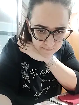 Snapshot of Dolcecurvy chatting on October 29, 2025, 3:44 pm Dolcecurvy online show from October 29, 2025, 3:44 pm