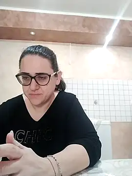 Snapshot of Dolcecurvy chatting on November 17, 2025, 9:13 am Dolcecurvy online show from November 17, 2025, 9:13 am