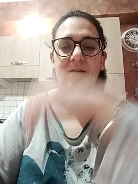 Snapshot of Dolcecurvy chatting on December 17, 2025, 10:48 pm Dolcecurvy online show from December 17, 2025, 10:48 pm