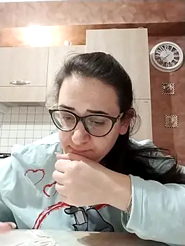 Snapshot of Dolcecurvy chatting on March 15, 2026, 10:39 pm Dolcecurvy online show from March 15, 2026, 10:39 pm