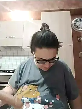 Snapshot of Dolcecurvy chatting on November 1, 2025, 10:36 pm Dolcecurvy online show from November 1, 2025, 10:36 pm