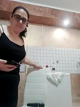 Snapshot of Dolcecurvy chatting on November 19, 2025, 9:42 am Dolcecurvy online show from November 19, 2025, 9:42 am