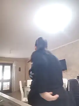 Snapshot of Dolcecurvy chatting on March 18, 2025, 2:06 pm Dolcecurvy online show from March 18, 2025, 2:06 pm