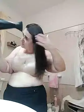 Snapshot of Dolcecurvy chatting on November 9, 2025, 4:33 pm Dolcecurvy online show from November 9, 2025, 4:33 pm