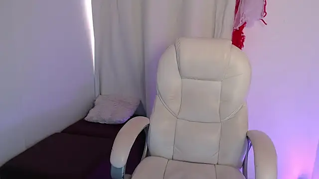 Snapshot of Mature_2025 chatting on November 13, 2025, 5:06 pm Mature 2025 online show from November 13, 2025, 5:06 pm