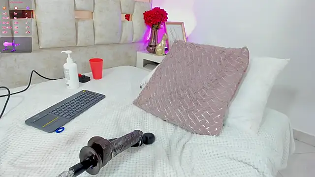 cutie sarax1 online show from October 4, 2025, 12:12 am