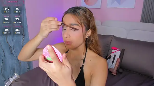 Snapshot of honey_sofii_ chatting on May 1, 2026, 11:37 am honey sofii online show from May 1, 2026, 11:37 am