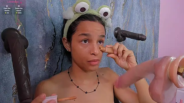 Snapshot of honey_sofii_ chatting on September 24, 2025, 12:00 pm honey sofii online show from September 24, 2025, 12:00 pm