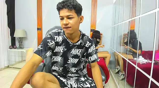 leslieanddrako online show from March 4, 2025, 10:38 pm