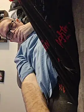 Smallone327 online show from April 6, 2026, 4:08 am