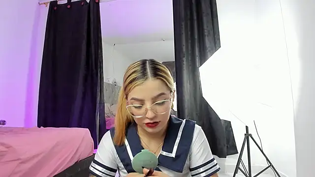 MelaniJhonson online show from October 12, 2025, 6:26 am