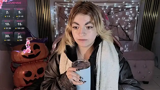 lili conor s online show from October 25, 2025, 3:28 am