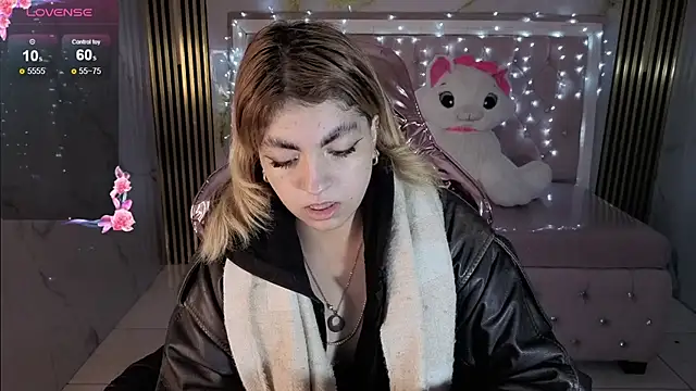 lili conor s online show from November 16, 2025, 3:33 am