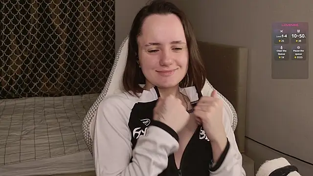 Luna Loveee online show from November 2, 2025, 3:55 am