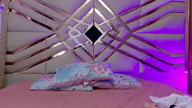 innocenthazel online show from April 4, 2026, 3:02 am