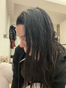 Mia Splash online show from February 25, 2026, 6:52 pm