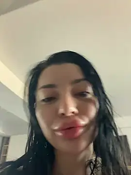 Mia Splash online show from April 6, 2026, 7:20 am