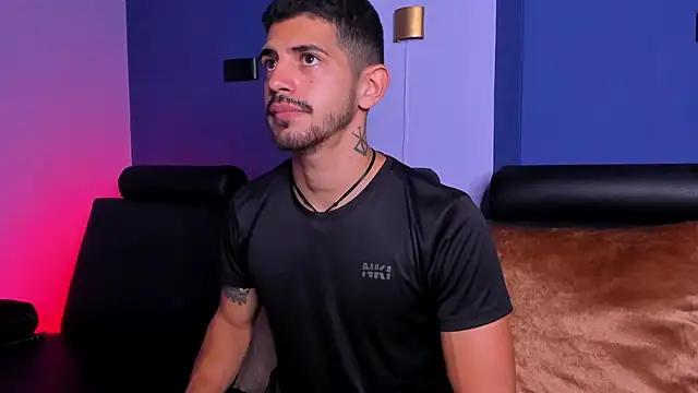 AlejandroStormm online show from December 2, 2025, 7:48 pm