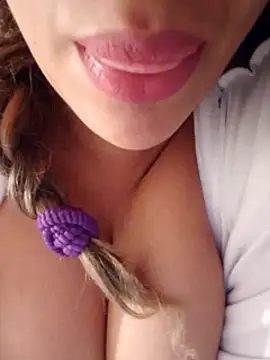 Snapshot of Sexlove1xo chatting on March 6, 2025, 2:30 am Sexlove1xo online show from March 6, 2025, 2:30 am